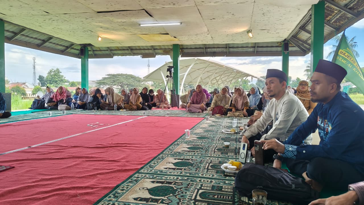 “Gebrakan Pasca Lebaran! STIT Al-Khairiyah Citangkil Cilegon Pererat Silaturahmi Lewat Halal Bihalal dan Pengajian Bulanan Dosen dan Pegawai